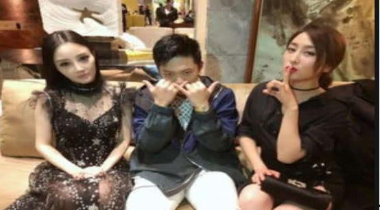 每天看娱乐圈吃瓜视频,揭秘明星幕后故事